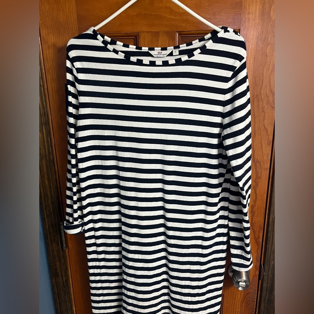 Vineyard Vine size small sleeve knit dress